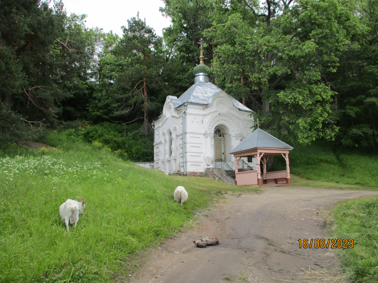 Рядом с часовней. Фото 25