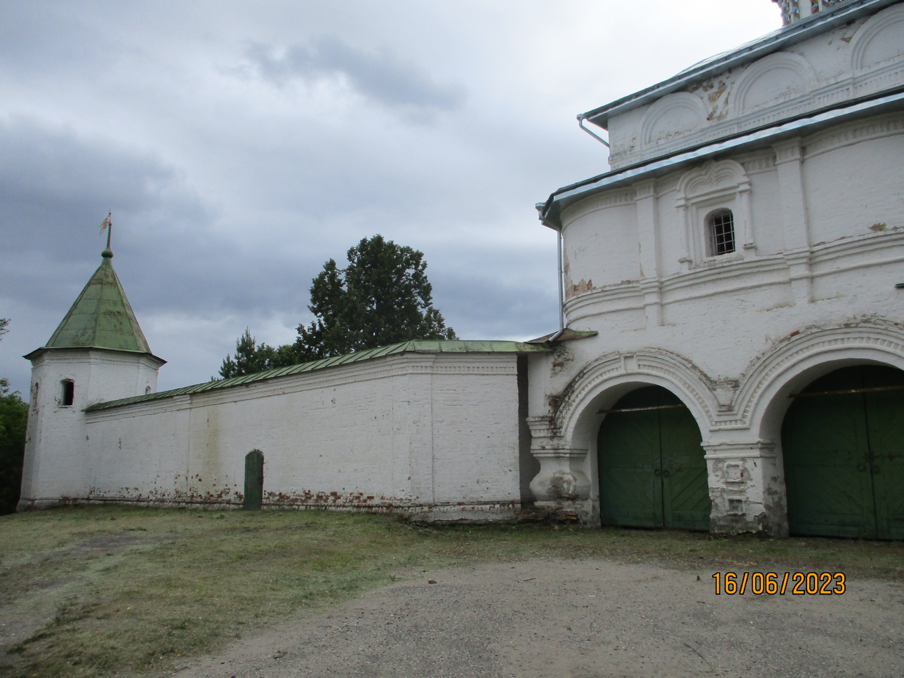 Стена и башня. Фото 27