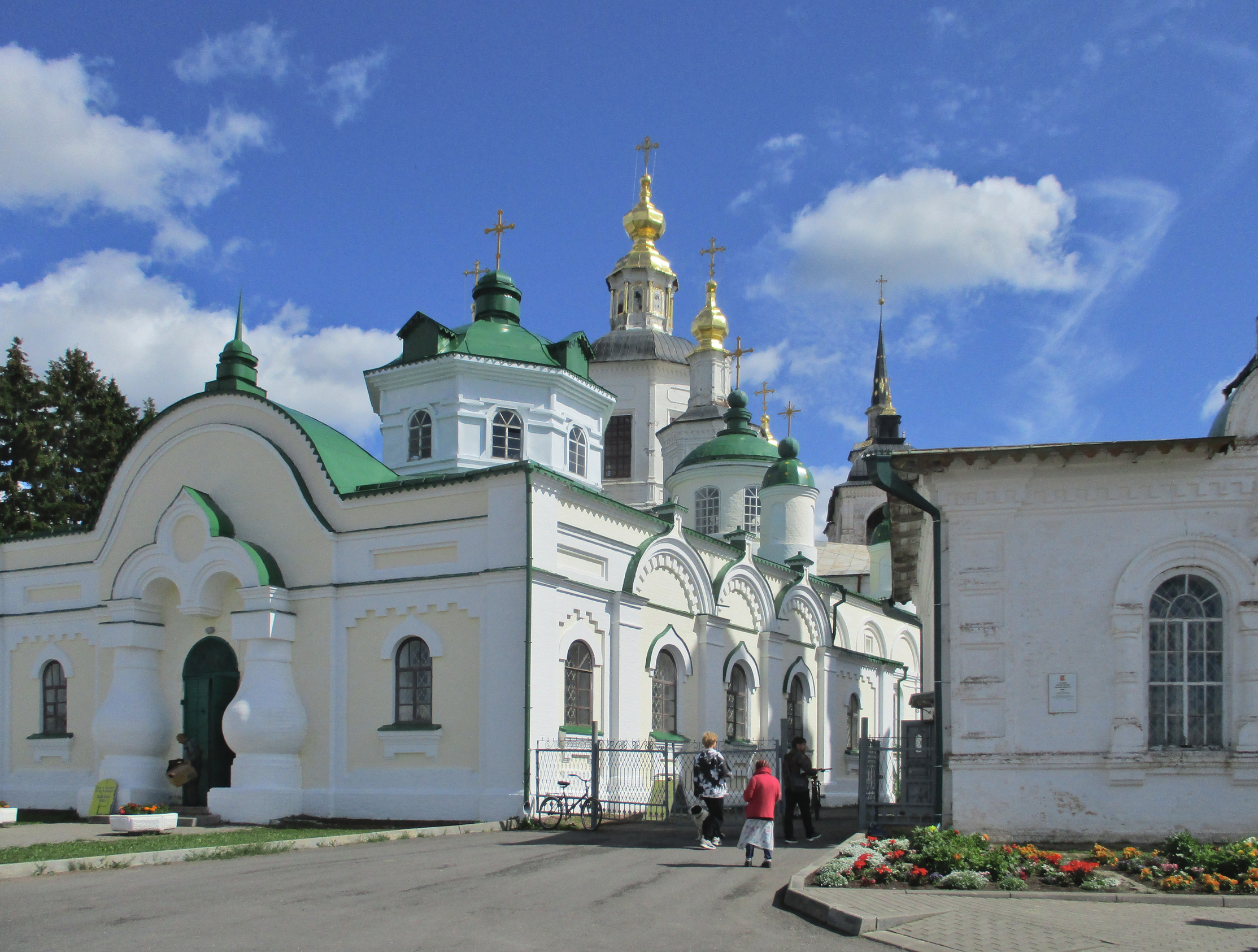 Храмы и монастыри Великого Устюга. Фото 14