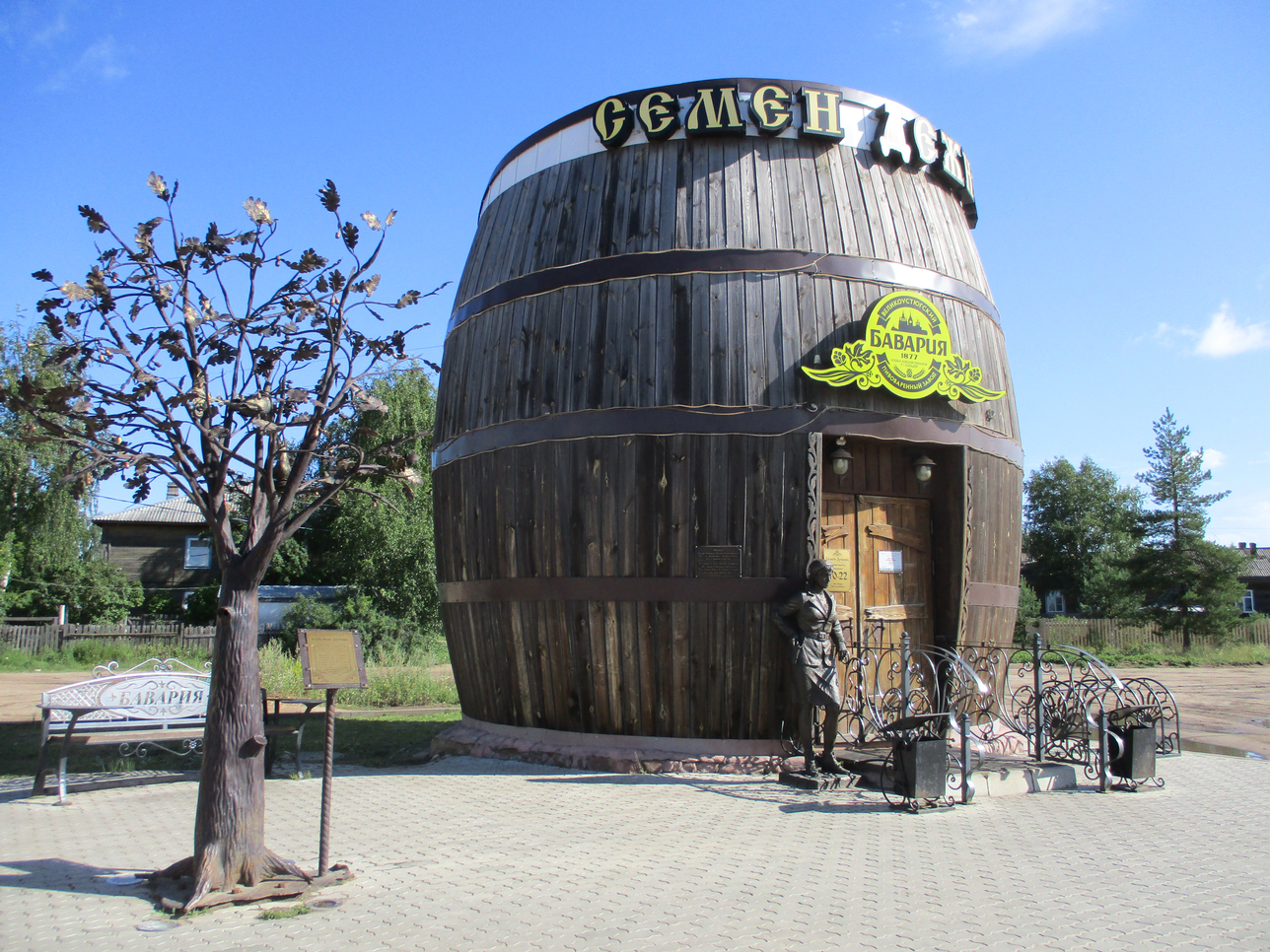 Великий Устюг - Фото 17 - Вход в пивной бар Великий Устюг. Фото 17